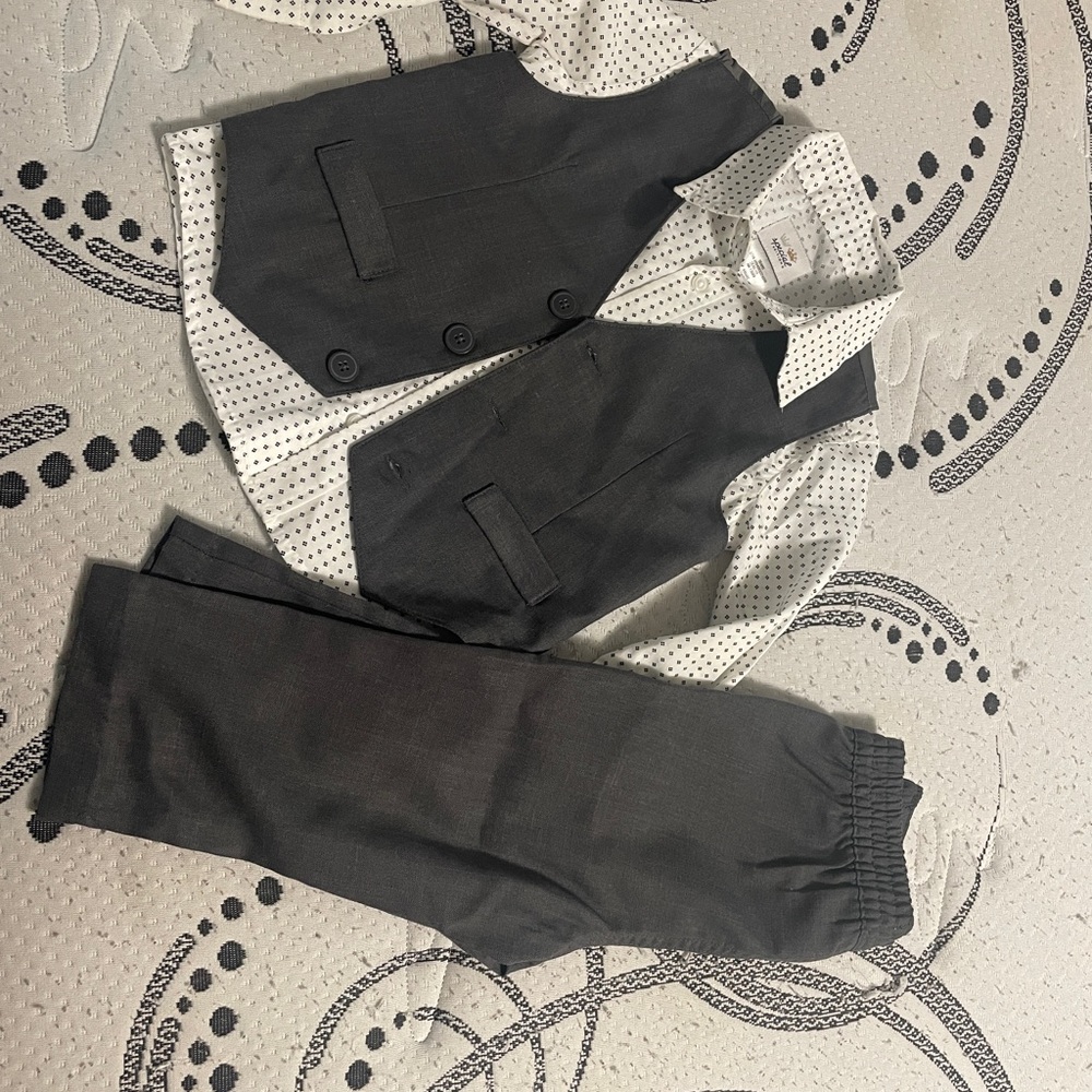 Children's Place Gray Vest and Pants Set with Polka Dot Shirt